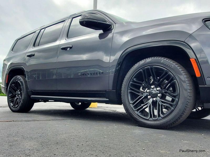 2024 Jeep Wagoneer Series II CarbideImage 8
