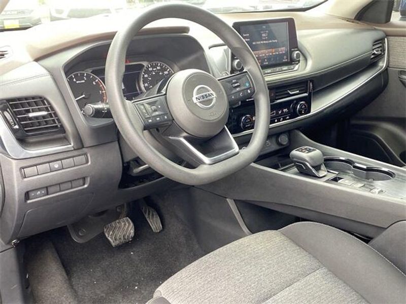 2021 Nissan Rogue SVImage 17