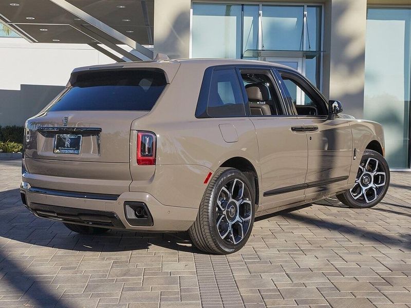 2025 Rolls-Royce Cullinan Image 2