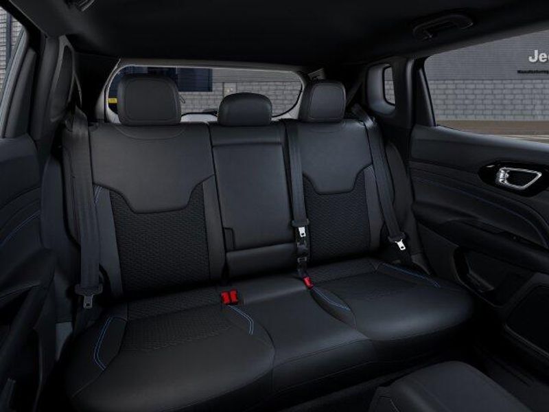 New 2026 Jeep Compass Latitude Altitude 4x4Image 15