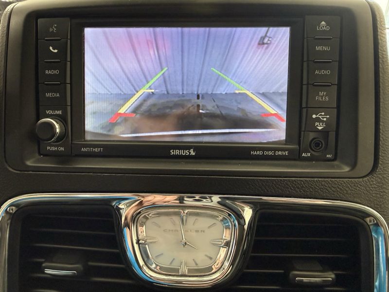 Used 2016 Chrysler Town & Country TouringImage 9
