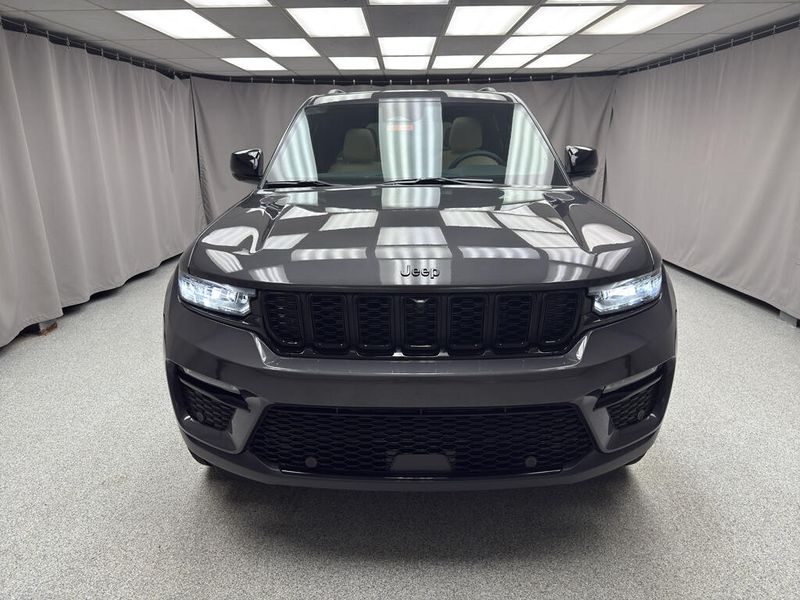 New 2025 Jeep Grand Cherokee Limited 4x4Image 5