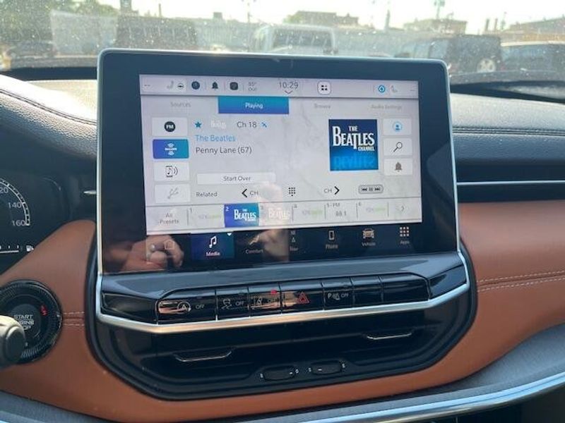 Used 2023 Jeep Compass LimitedImage 7