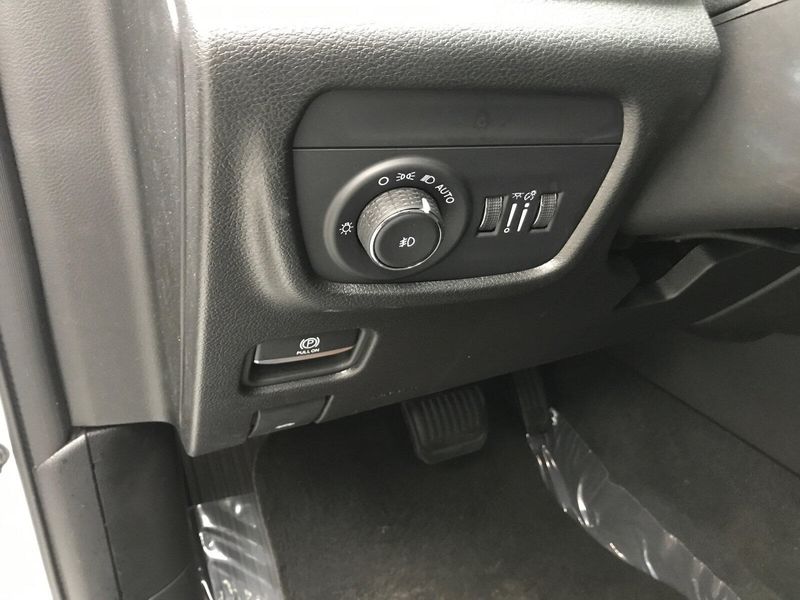 Used 2023 Jeep Grand Cherokee LimitedImage 4