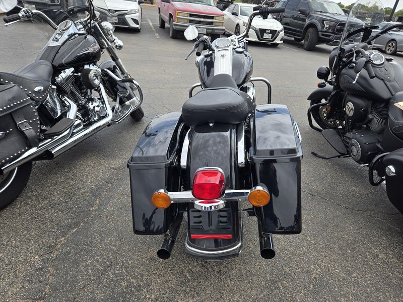 USED 2013 HARLEY ROAD KING Image 12