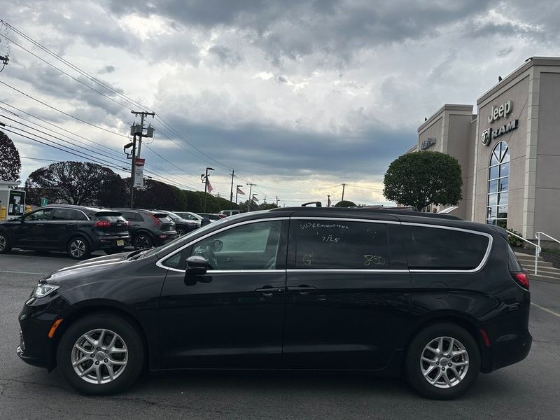 2022 Chrysler Pacifica Touring LImage 8