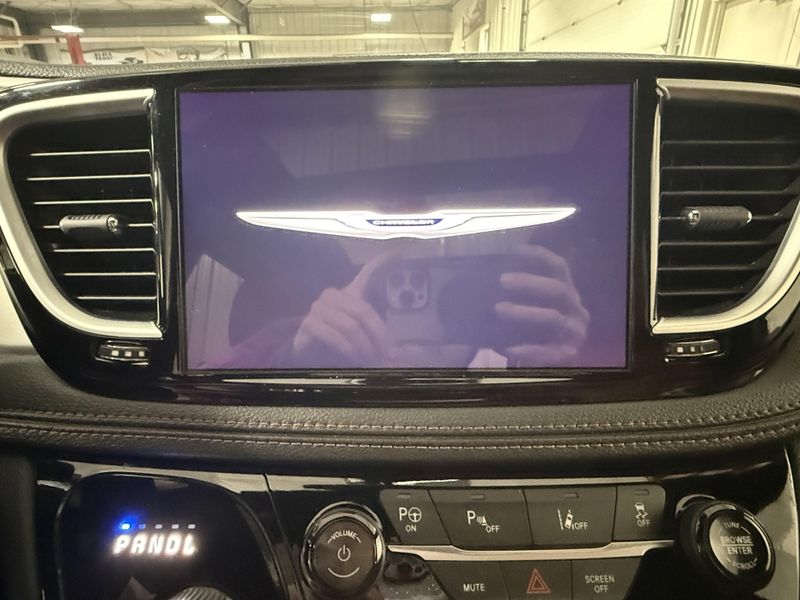 Used 2024 Chrysler Pacifica Hybrid PinnacleImage 26