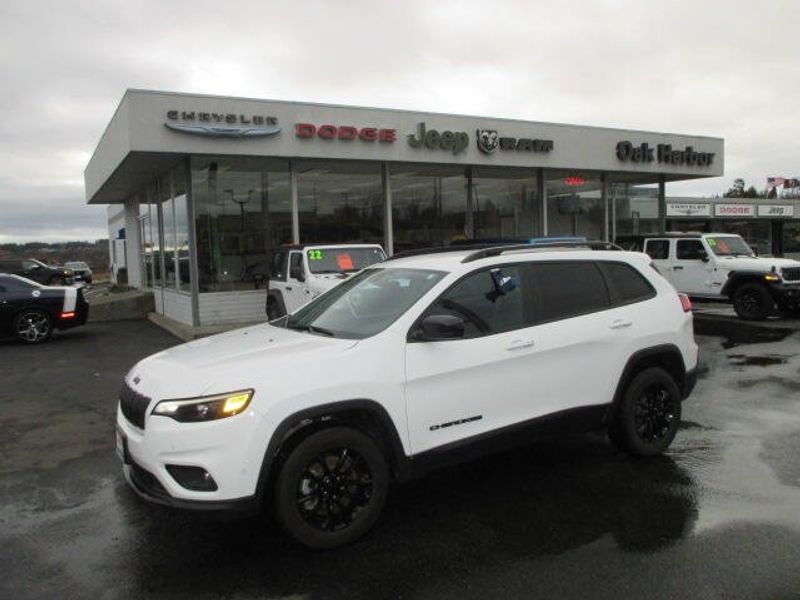 2023 Jeep Cherokee Altitude LuxImage 30