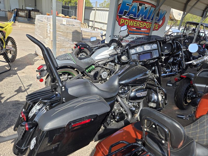 USED 2020 HARLEY STREET GLIDE SPECIAL Image 2