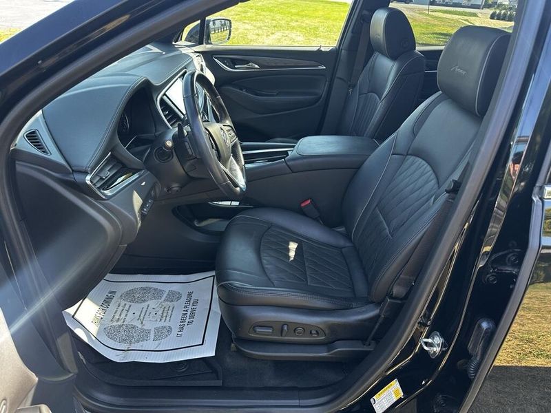 2022 Buick Enclave Avenir photo 9