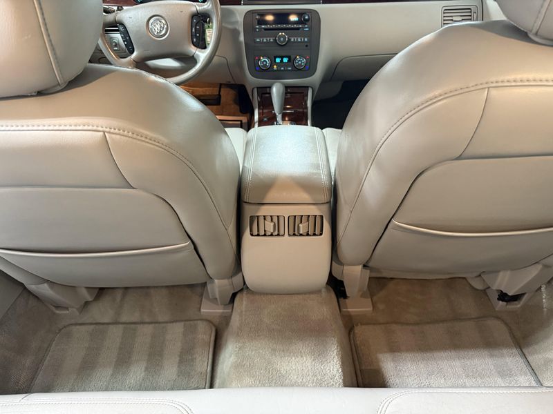 Used 2010 Buick Lucerne CXLImage 19