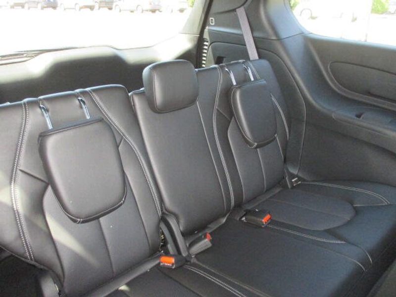 New 2025 Chrysler Pacifica SelectImage 29