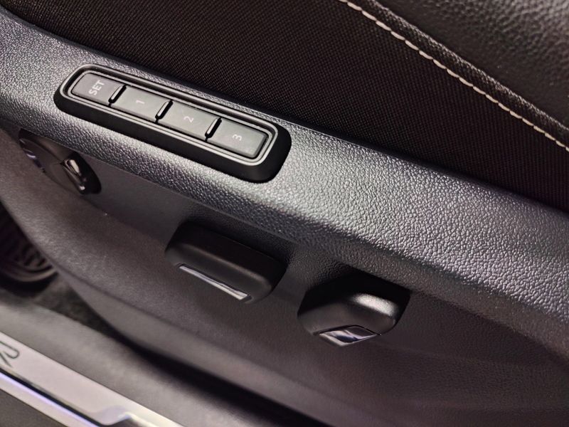 Used 2024 Volkswagen Tiguan AWD SEL R-Line w/Sunroof/NavImage 19