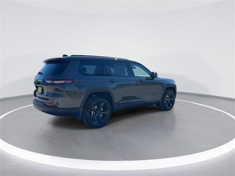 New 2025 Jeep Grand Cherokee L Limited 4x4Image 8
