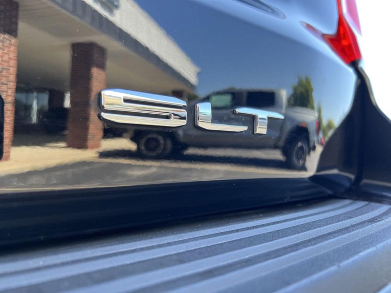 2023 Gmc Yukon SLT photo 6