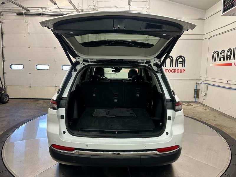 2024 Jeep Cherokee Limited 4xe photo 9