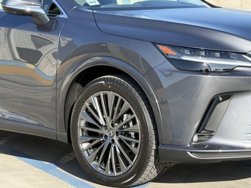 New 2026 Lexus RX 450h+ LuxuryImage 4
