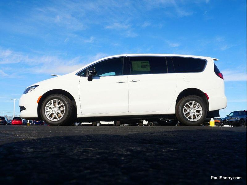 New 2026 Chrysler Voyager LX