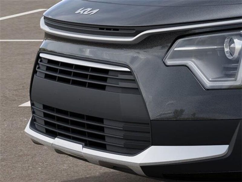 2025 Kia Niro LXImage 12