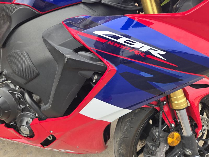 USED 2024 HONDA CBR1000RR BASE Image 11