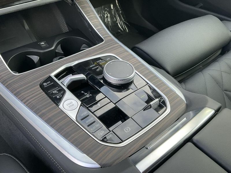 2025 BMW X5 xDrive50eImage 25
