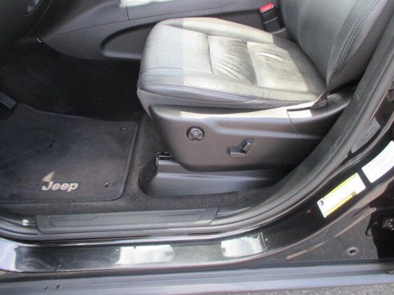 2012 Jeep Grand Cherokee Laredo AltitudeImage 19