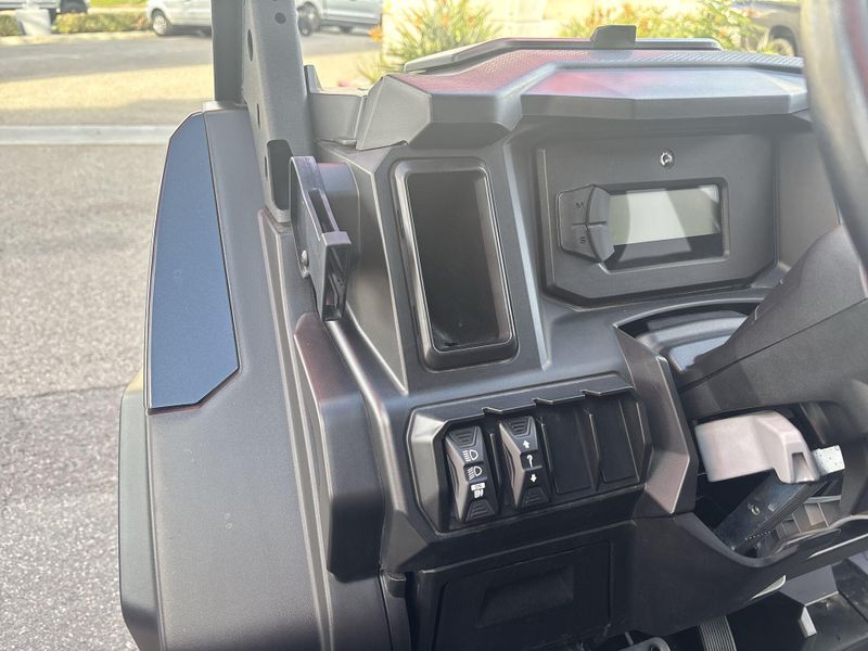 New 2026 Can-Am DEFENDER MAX XT HD11 Image 17