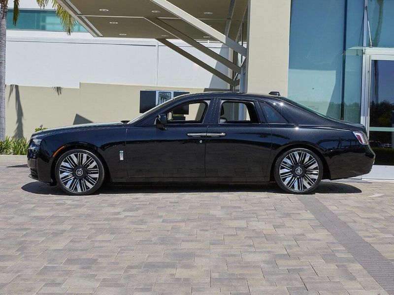 2025 Rolls-Royce Ghost Image 3