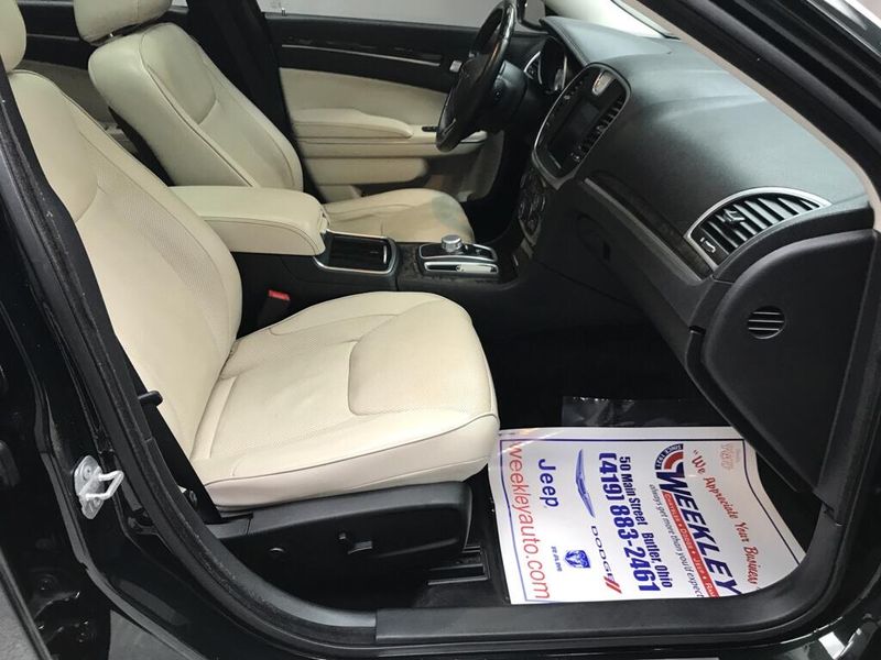 Used 2016 Chrysler 300C 300CImage 17