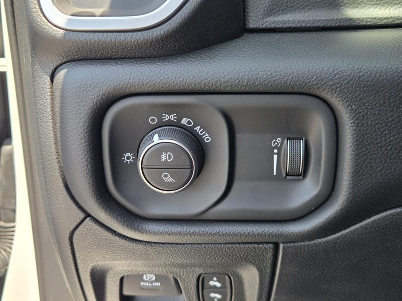 New 2026 RAM 1500 Big Horn Crew Cab 4x2 5'7' Box