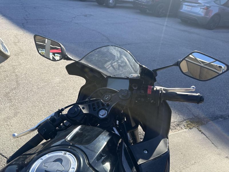 Used 2023 Yamaha YZF-R3 ABS Image 11