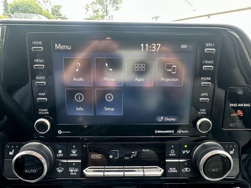 2021 Toyota Highlander XLE photo 4