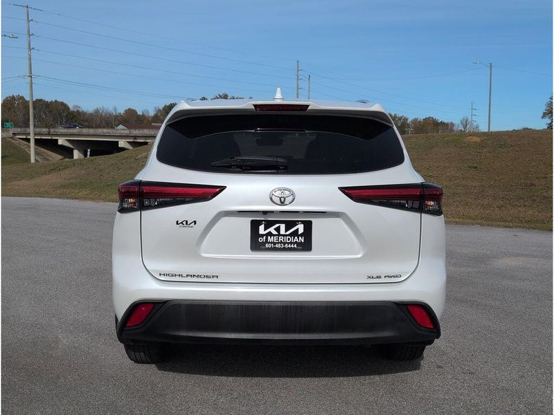 Used 2023 Toyota Highlander XLEImage 4