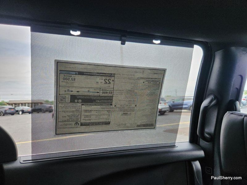 New 2025 Chrysler Voyager LxImage 3