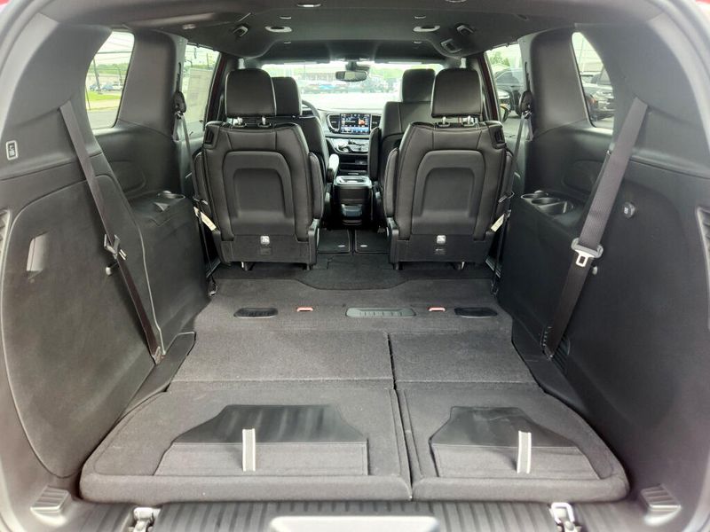 New 2027 Chrysler Pacifica Select