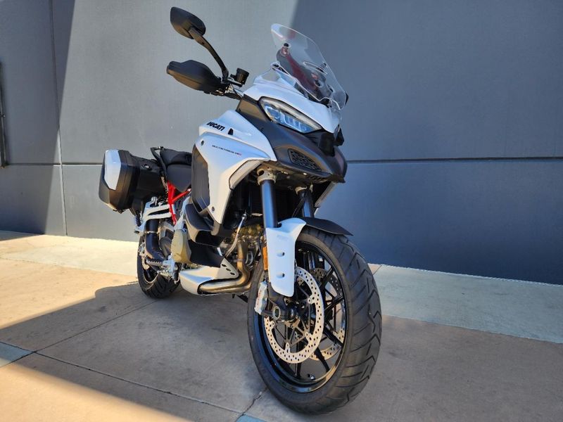 2023 Ducati MULTISTRADA V4 S TRAVEL & RADAR  in a ICEBERG WHITE exterior color. Del Amo Motorsports of South Bay (619) 547-1937 delamomotorsports.com 