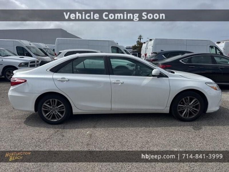 2015 Toyota Camry SEImage 4