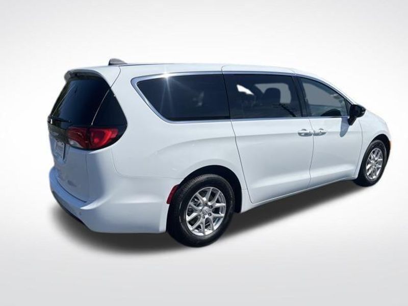 2026 Chrysler Voyager Lx