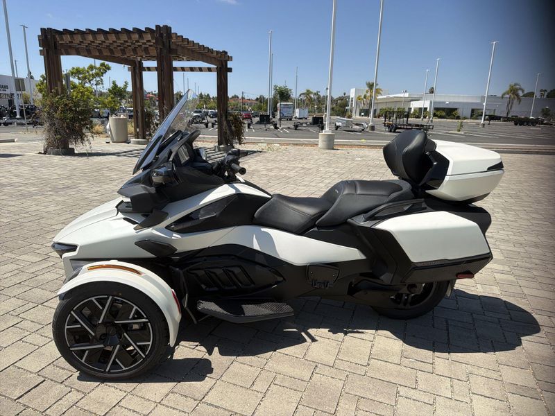New 2026 Can-Am SPYDER RT SEA-TO-SKY (SE6) Image 14