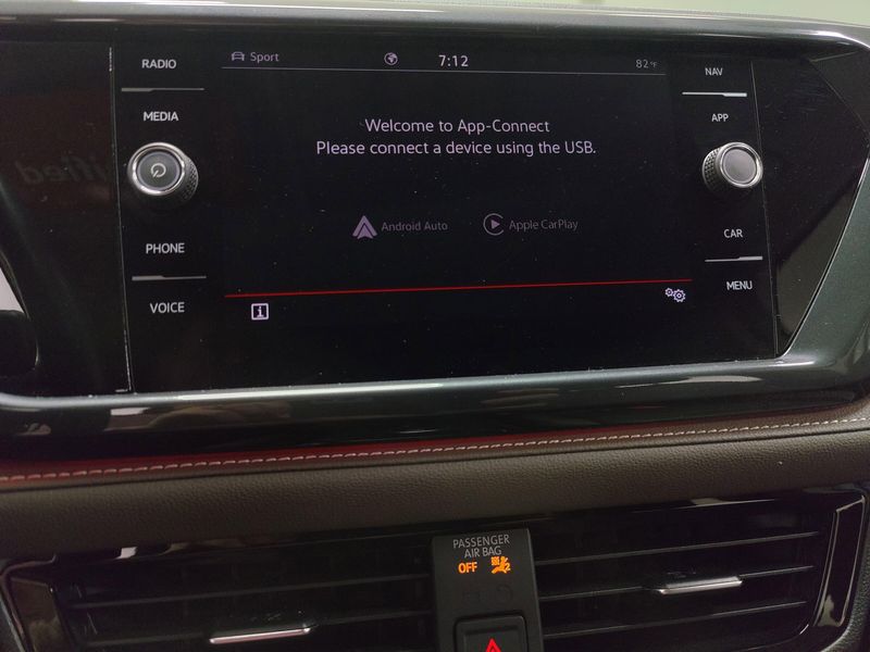 Used 2024 Volkswagen Taos SEL AWD w/Sunroof/NavImage 22
