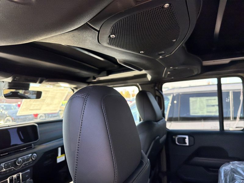 New 2026 Jeep Wrangler 4-door Rubicon XImage 19
