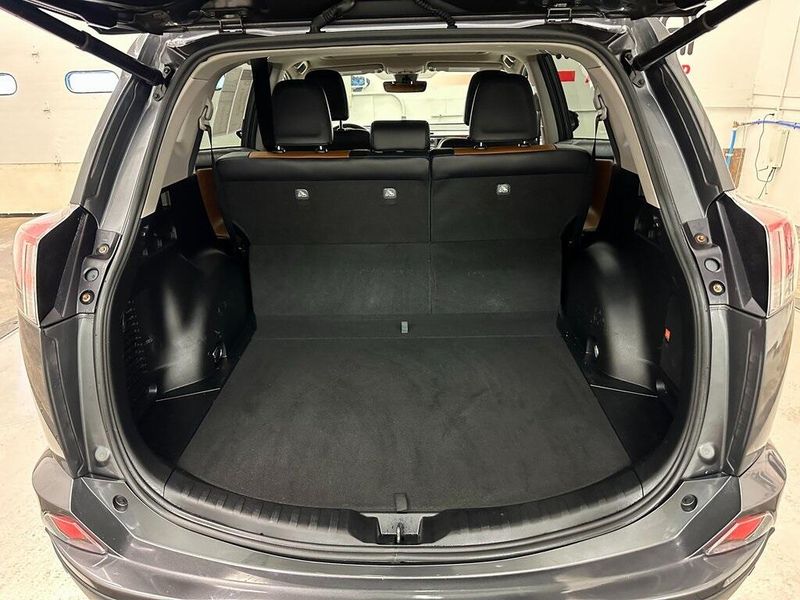 2018 Toyota RAV4 LimitedImage 18