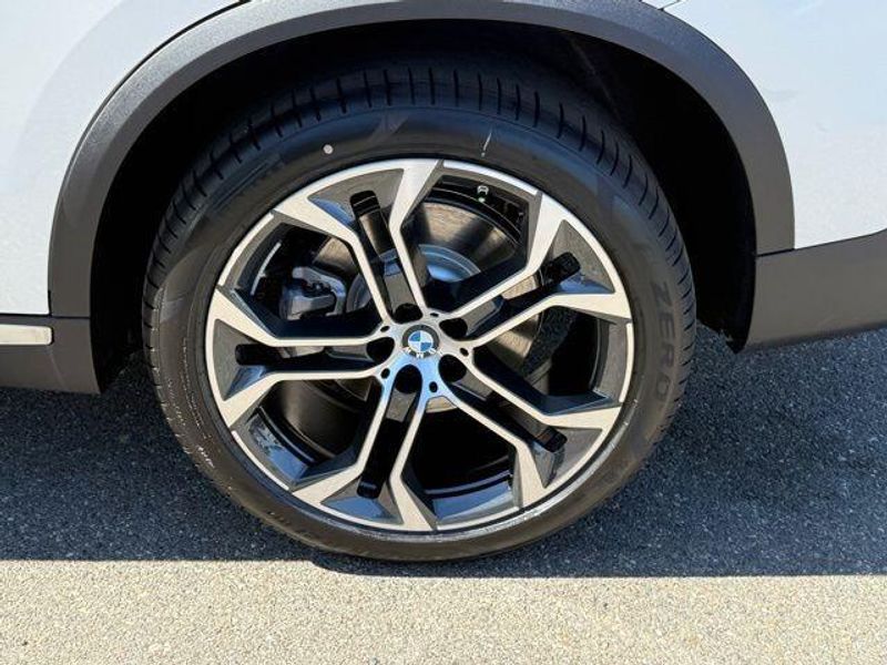 New 2026 BMW X5 xDrive40iImage 14