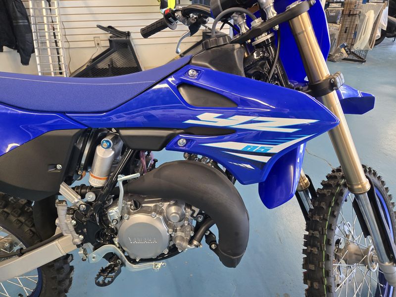 2025 Yamaha YZ85LW TEAM BLUE Image 10