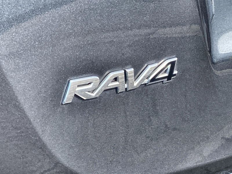 Used 2018 Toyota RAV4 XLEImage 30