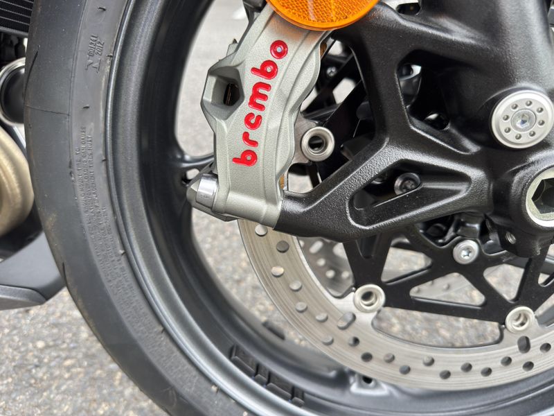 2025 Triumph Street Triple 765 RS - SILVER ICE 
