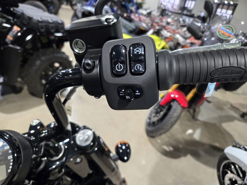 NEW 2025 INDIAN MOTORCYCLE CHIEF BOBBER ABS Image 11