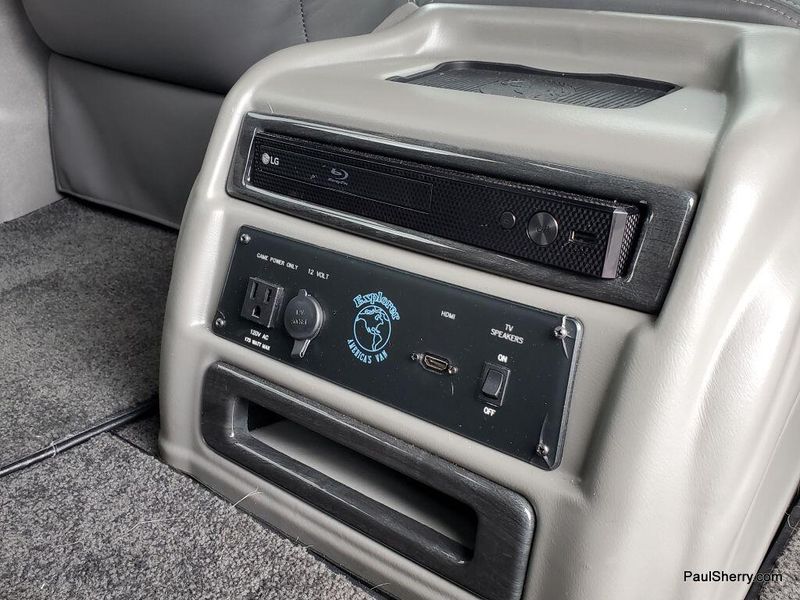 2022 GMC Savana Cargo Image 33