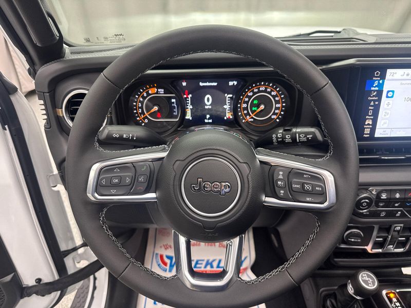 2025 Jeep Wrangler 4-door SaharaImage 10