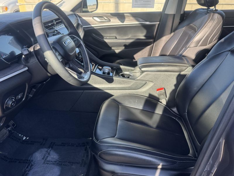 Used 2024 Jeep Grand Cherokee L LimitedImage 20